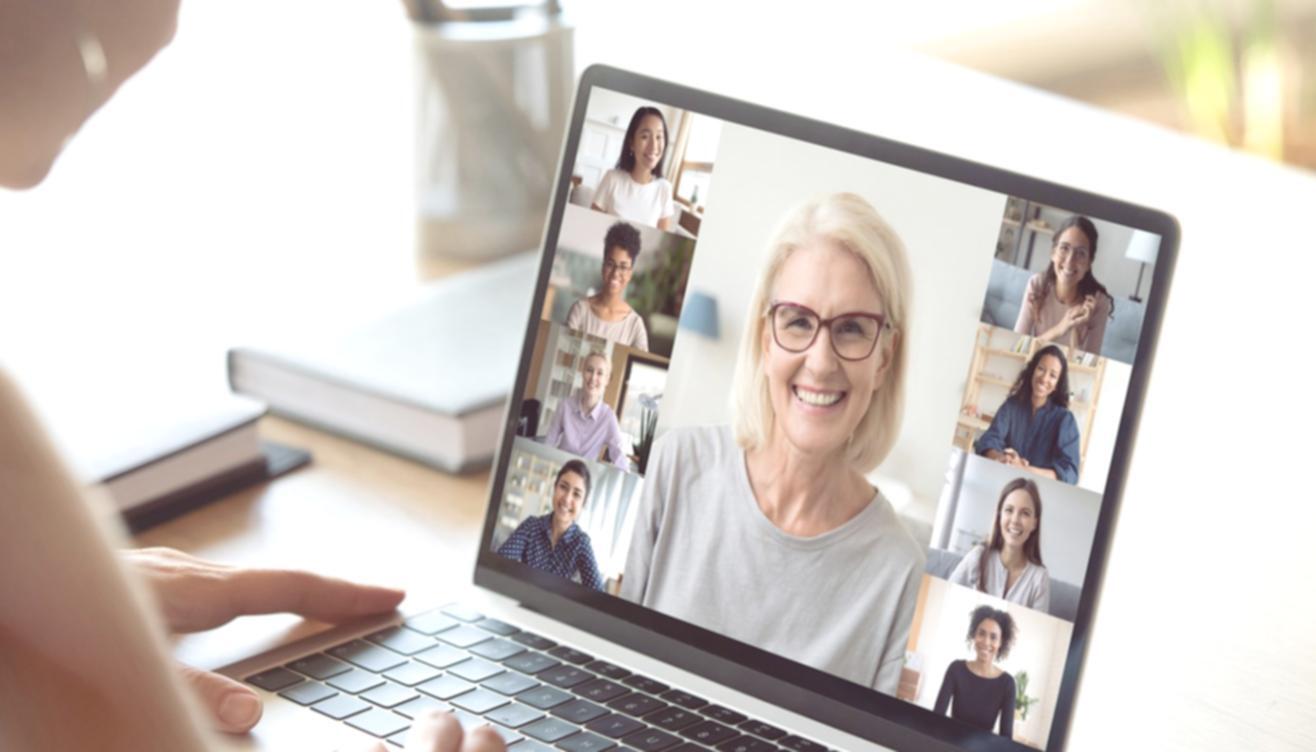 Sesión de webinar en análisis competitivo